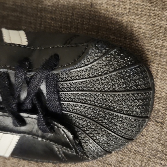 ADIDAS SUPERSTAR KIDS Black with White Stripes Size 2 1/2. - Picture 9 of 10